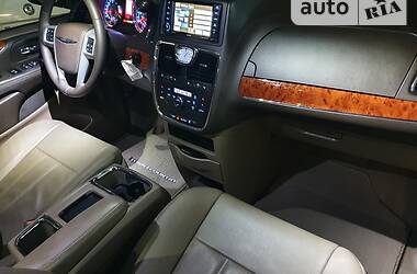 Минивэн Chrysler Town & Country 2015 в Киеве