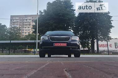 Мінівен Chrysler Town & Country 2015 в Києві