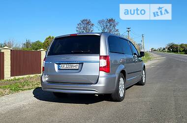 Мінівен Chrysler Town & Country 2013 в Києві