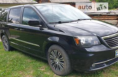 Chrysler Town & Country S 2013