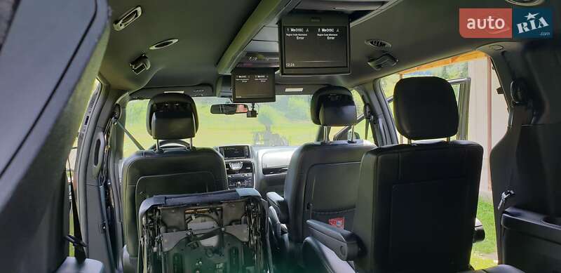 Мінівен Chrysler Town & Country 2013 в Івано-Франківську