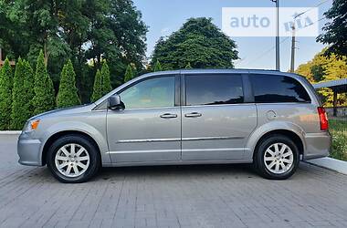 Минивэн Chrysler Town & Country 2016 в Киеве