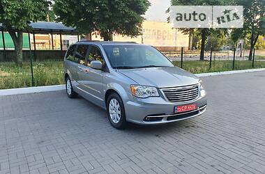 Минивэн Chrysler Town & Country 2016 в Киеве