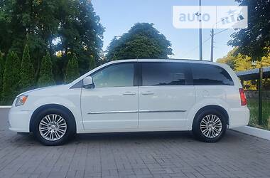 Минивэн Chrysler Town & Country 2016 в Киеве