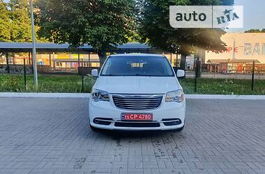 Минивэн Chrysler Town & Country 2016 в Киеве