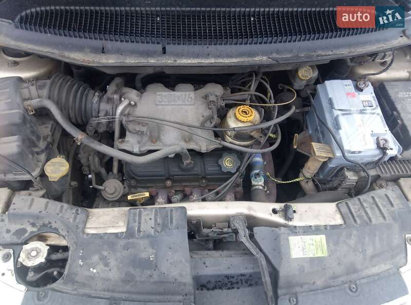 Минивэн Chrysler Town & Country 2001 в Киеве