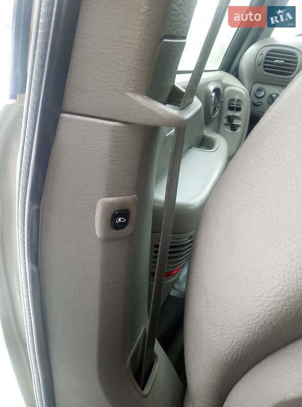 Минивэн Chrysler Town & Country 2001 в Киеве