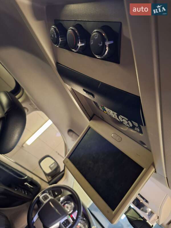 Мінівен Chrysler Town & Country 2013 в Києві