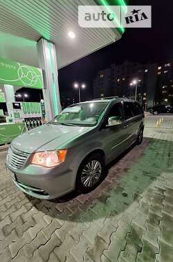 Мінівен Chrysler Town & Country 2013 в Києві
