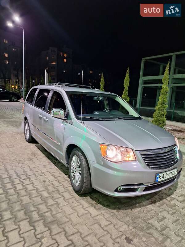 Мінівен Chrysler Town & Country 2013 в Києві
