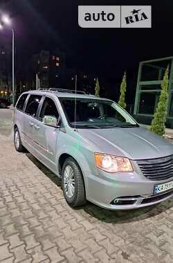 Минивэн Chrysler Town & Country 2013 в Киеве