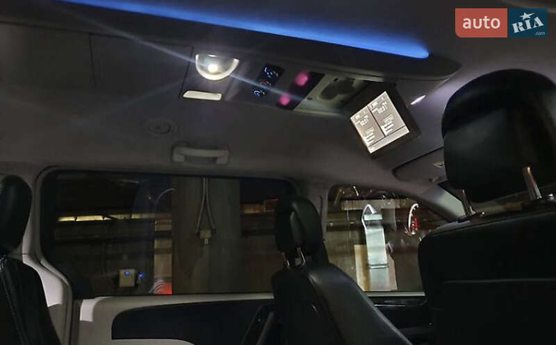 Минивэн Chrysler Town & Country 2014 в Киеве