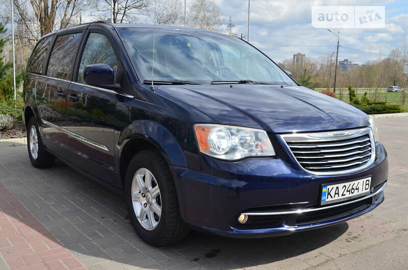 Мінівен Chrysler Town & Country 2012 в Києві