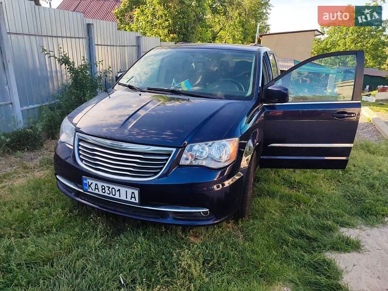 Минивэн Chrysler Town & Country 2014 в 