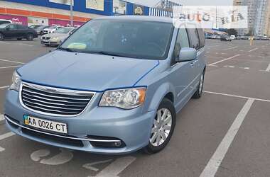 Минивэн Chrysler Town & Country 2016 в Киеве