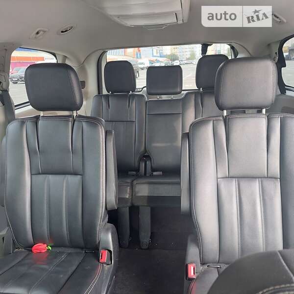 Мінівен Chrysler Town & Country 2016 в Києві