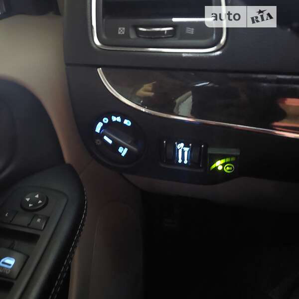 Мінівен Chrysler Town & Country 2016 в Києві