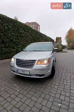 Мінівен Chrysler Town & Country 2008 в Луцьку