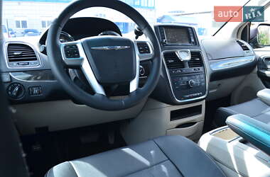 Минивэн Chrysler Town & Country 2012 в Киеве