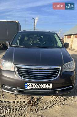 Минивэн Chrysler Town & Country 2014 в Киеве