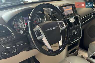 Мікровен Chrysler Town & Country 2012 в 