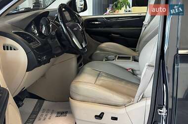 Мікровен Chrysler Town & Country 2012 в 