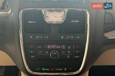 Мікровен Chrysler Town & Country 2012 в 