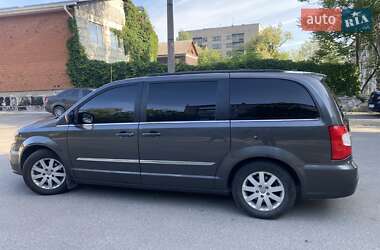 Мінівен Chrysler Town & Country 2016 в Дніпрі