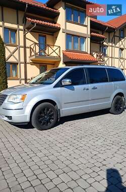 Мінівен Chrysler Town & Country 2008 в Луцьку