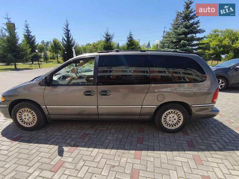 Мінівен Chrysler Town & Country 1997 в Шацьку