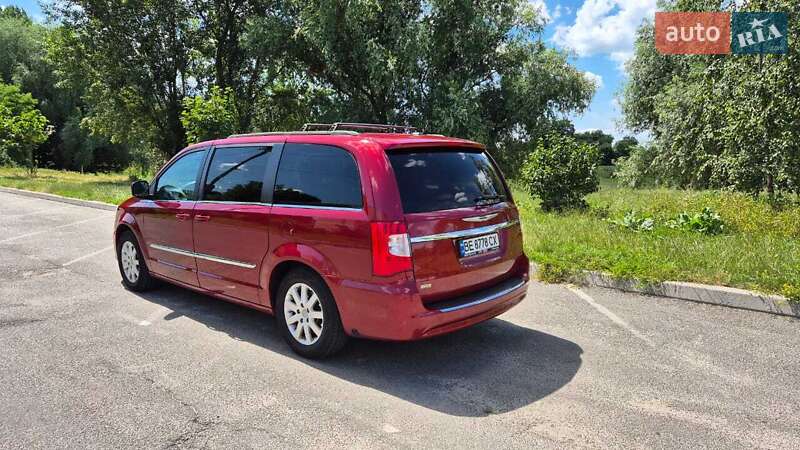 Минивэн Chrysler Town & Country 2013 в Борисполе