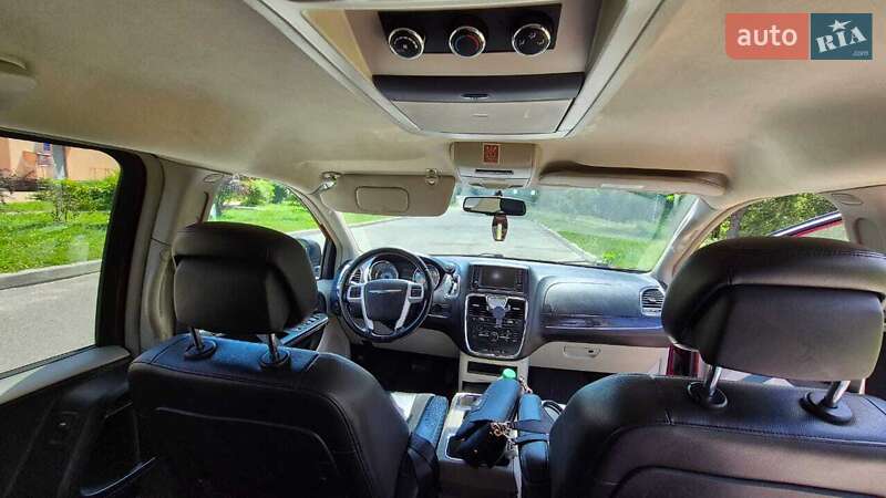 Минивэн Chrysler Town & Country 2013 в Борисполе