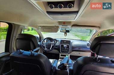 Минивэн Chrysler Town & Country 2013 в 