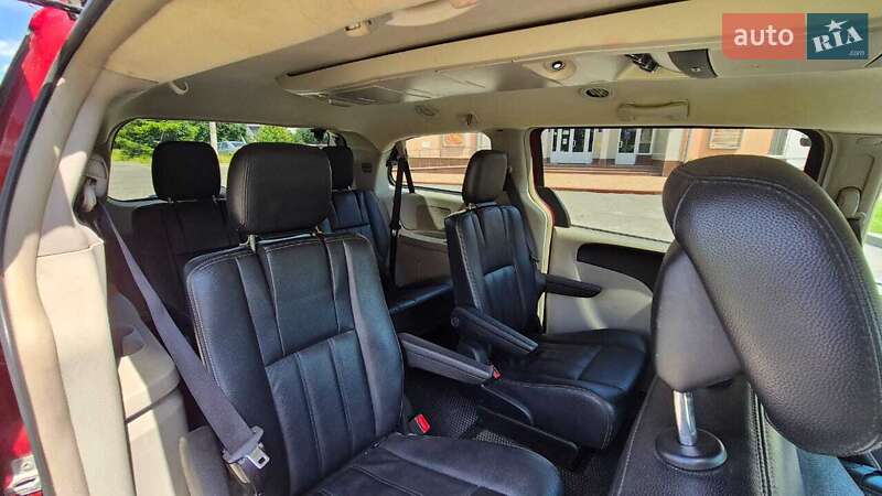 Минивэн Chrysler Town & Country 2013 в Борисполе