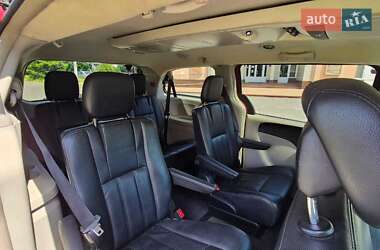 Минивэн Chrysler Town & Country 2013 в 
