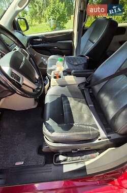 Минивэн Chrysler Town & Country 2013 в 