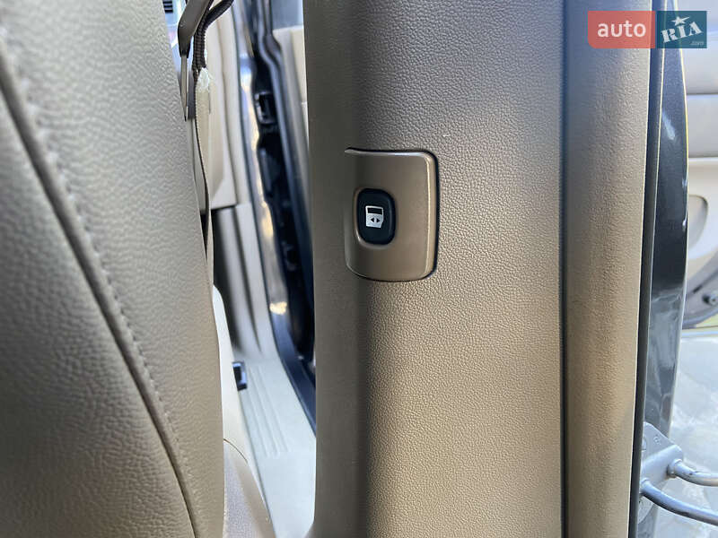 Мінівен Chrysler Town & Country 2014 в Василькові