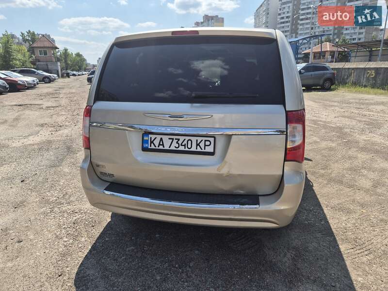Мінівен Chrysler Town & Country 2014 в Києві фото 4 Мінівен Chrysler Town & Country 2014 в Києві