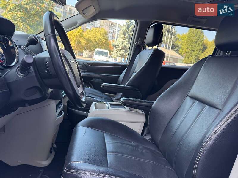 Мінівен Chrysler Town & Country 2014 в Одесі