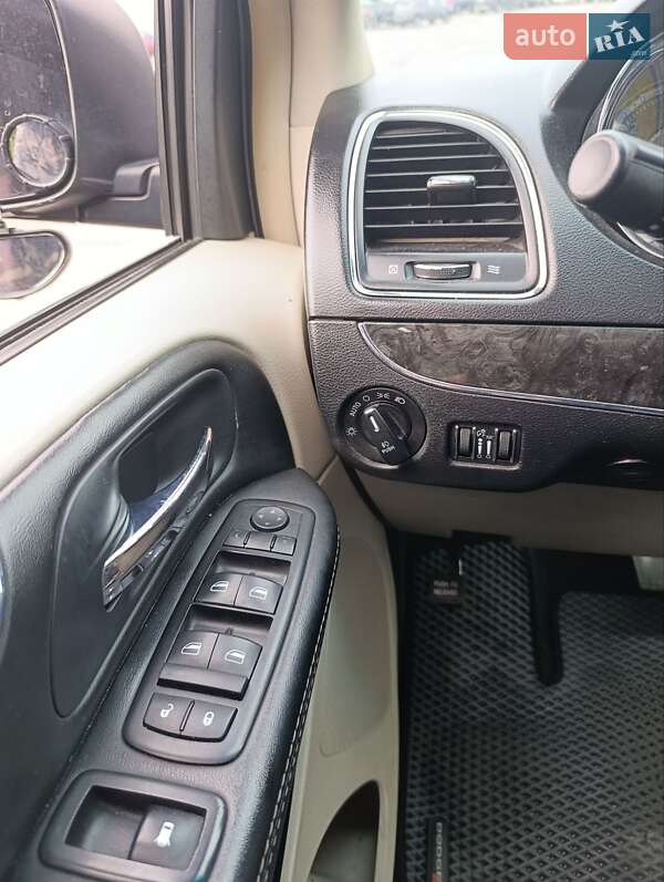 Минивэн Chrysler Town & Country 2014 в Белой Церкви
