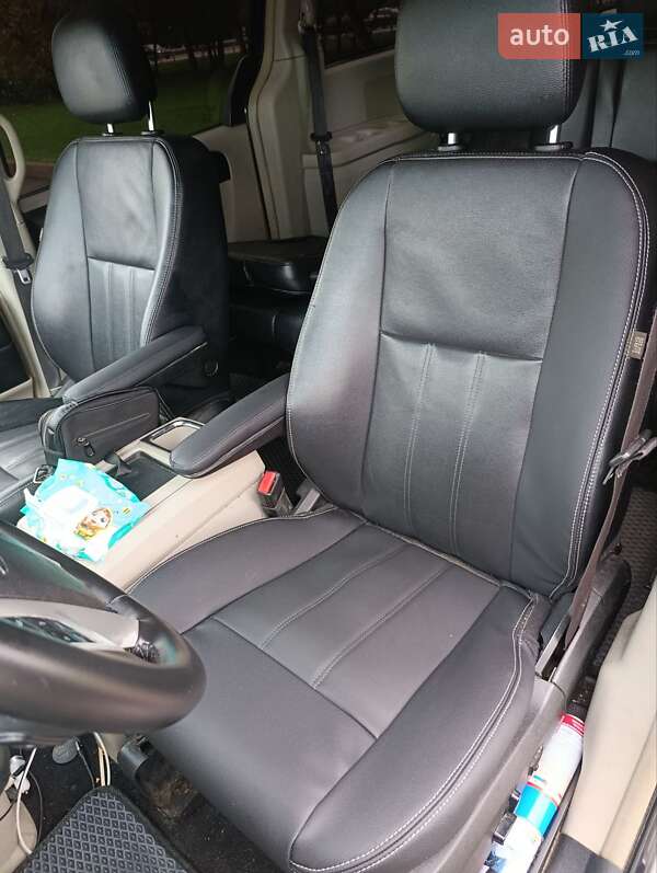 Минивэн Chrysler Town & Country 2014 в Белой Церкви