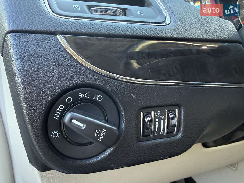 Минивэн Chrysler Town & Country 2016 в Киеве фото 15 Минивэн Chrysler Town & Country 2016 в Киеве