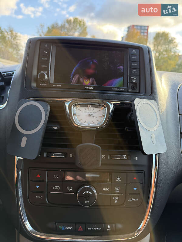 Минивэн Chrysler Town & Country 2016 в Киеве фото 21 Минивэн Chrysler Town & Country 2016 в Киеве
