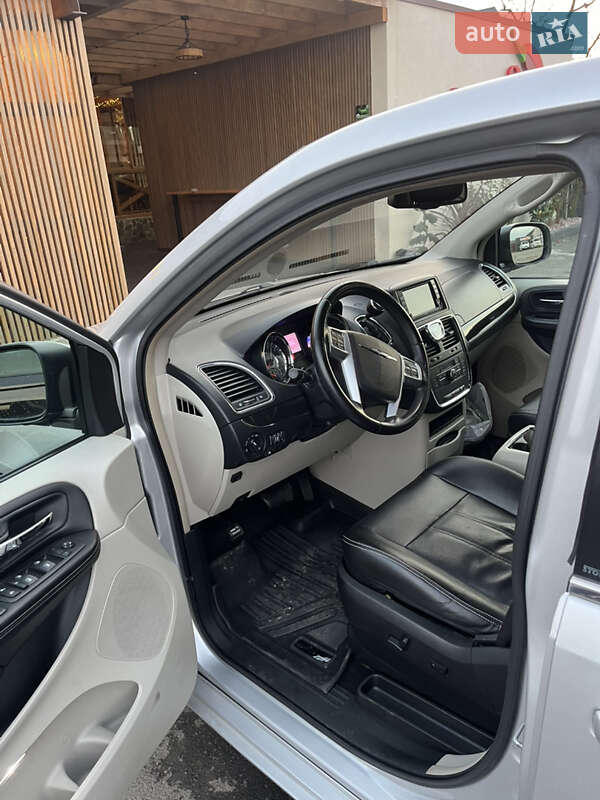 Минивэн Chrysler Town & Country 2012 в Виноградове