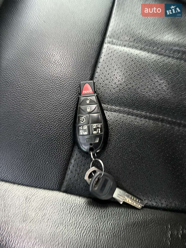 Минивэн Chrysler Town & Country 2012 в Виноградове