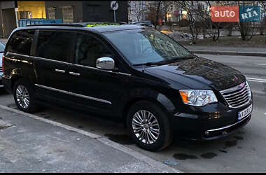 Мінівен Chrysler Town & Country 2015 в Києві