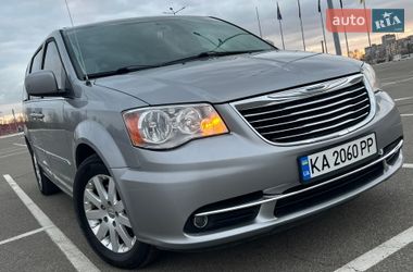 Минивэн Chrysler Town & Country 2015 в Киеве