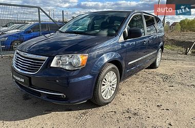Минивэн Chrysler Town & Country 2014 в Киеве