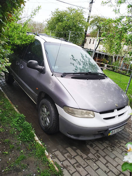 Минивэн Chrysler Voyager 1999 в Киеве