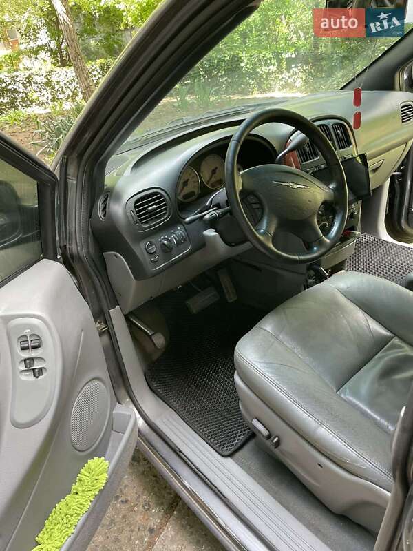 Минивэн Chrysler Voyager 2004 в Одессе
